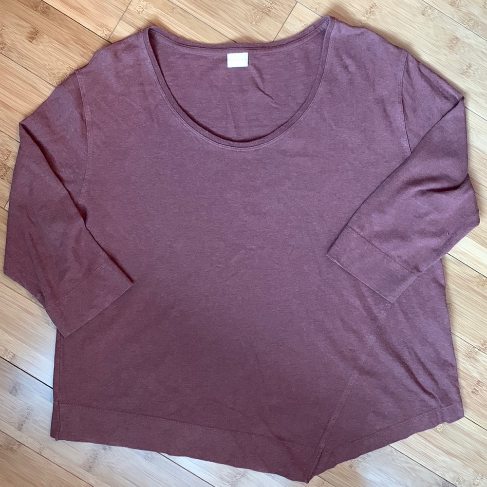 Three-quarter sleeve shirt